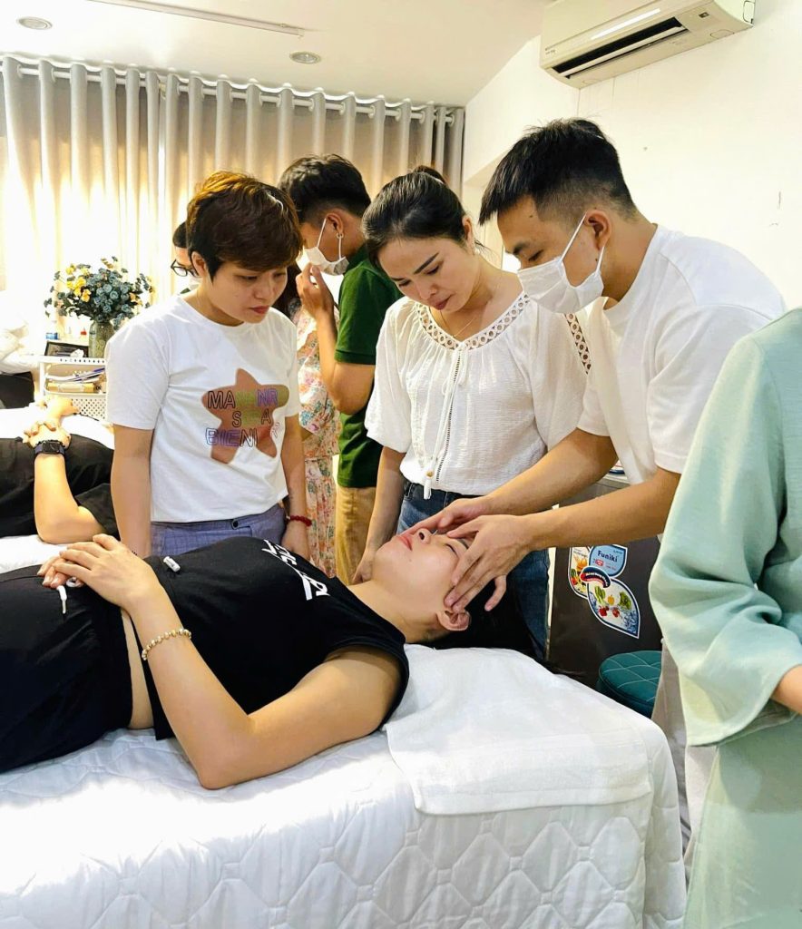 Phương Pháp Nắn Mặt Tự Nhiên Tại HealingHands